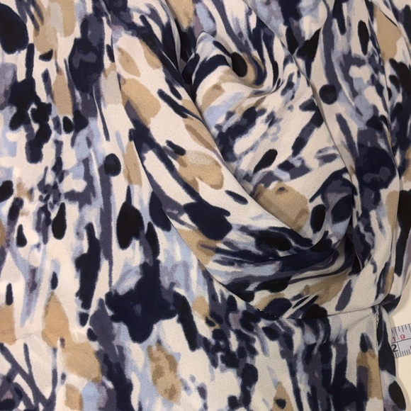 NWOT Patterned Women's Top Summer Light Blouse Signature Bell Sleeves - Picture 8 of 12